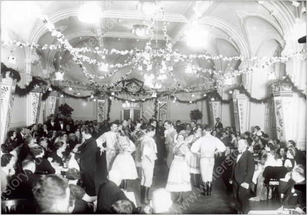 Veľkolepý večierok v slávnostnej sále Grand Hotela Royal