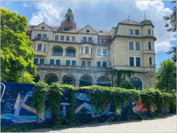 Chátrajúci hotel – dnešný Slovan (Foto: Kriszta Fehér)